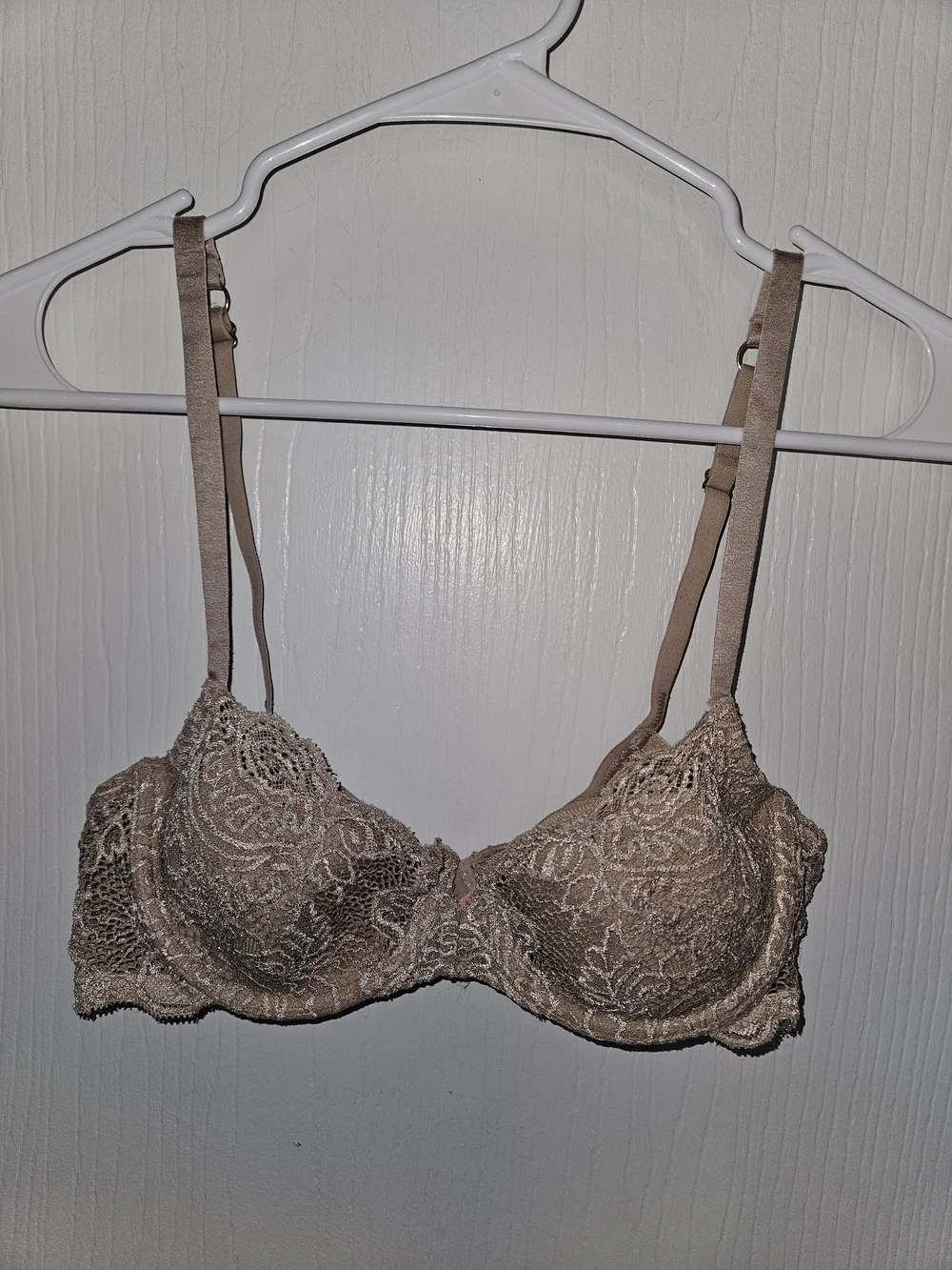 Victoria's Secret Lace Underwire Bra in Beige Taupe
